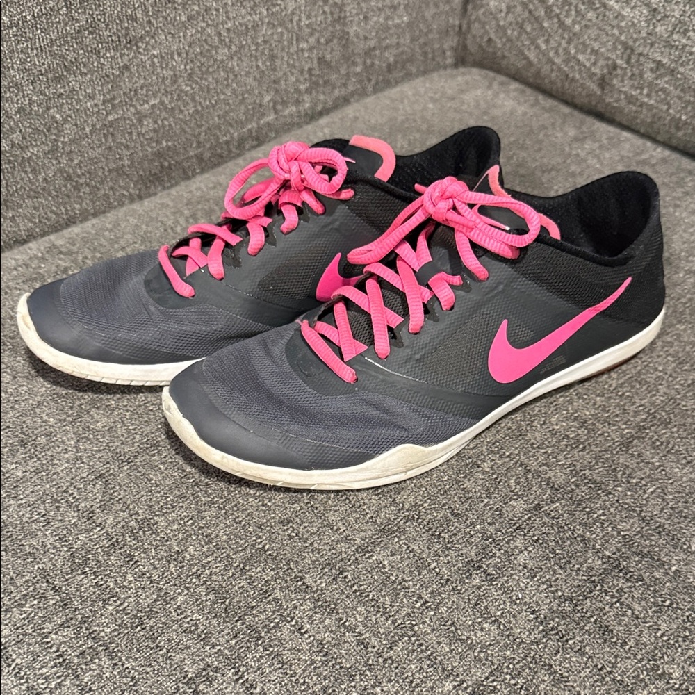 Nike Women's Black and Pink Athletic Sneakers